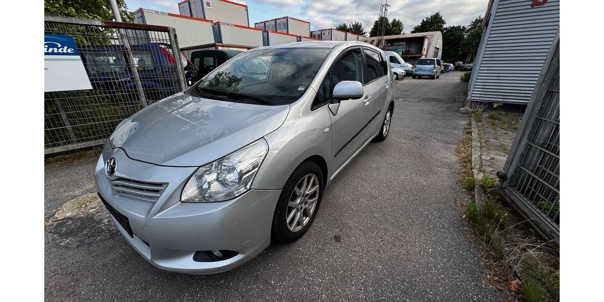Toyota Corolla Verso 168.500 km 5.500 &euro; Pinneberg 25421