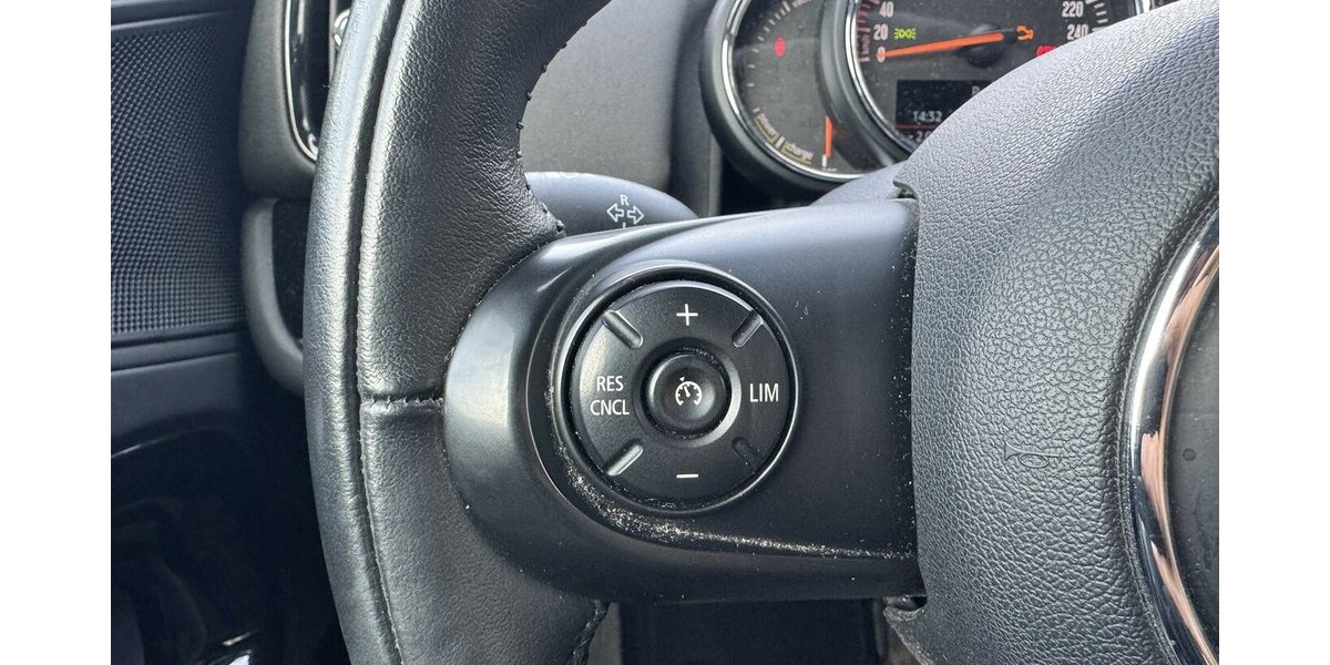 Mini Cooper S Countryman All4 Leder 18 Zoll UJ-Rückl 71.000 km 17.999 &euro; Hamburg 22339