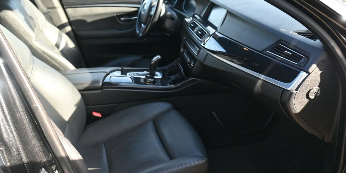 BMW 530 dAut Touring Klimaaut Navi Pano Leder 18Alu 245.000 km 14.300 &euro; Seevetal - Hittfeld 21218
