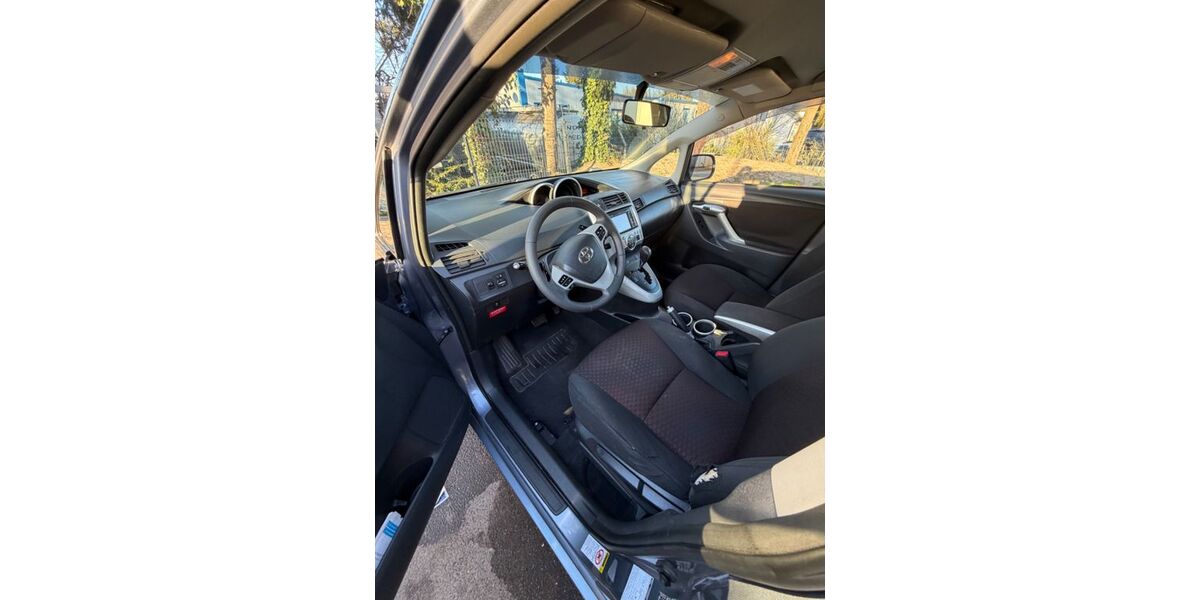 Toyota Corolla Verso 279.000 km 3.700 &euro; Hamburg 21075
